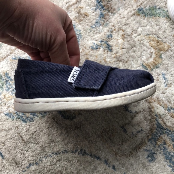 Toms and Nike size 5 & 5.5 - Picture 3 of 5